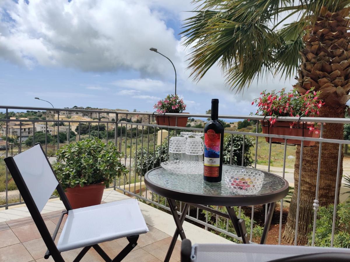 Raggi Di Sole Acomodação com café da manhã Custonaci Exterior foto
