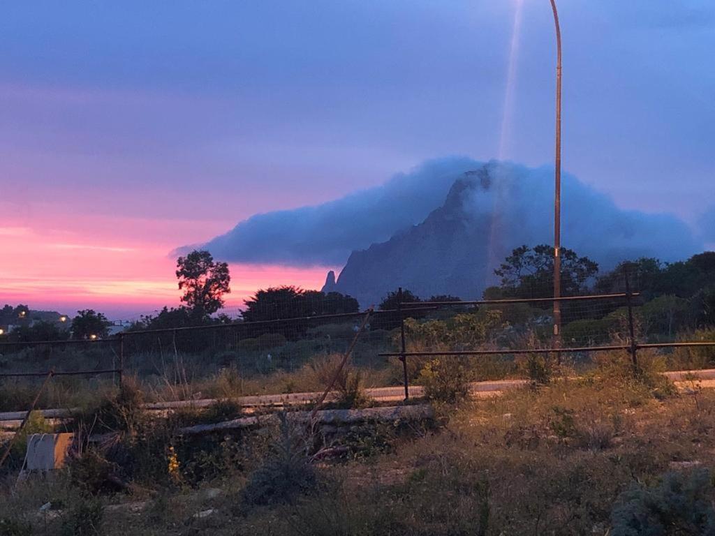Raggi Di Sole Acomodação com café da manhã Custonaci Exterior foto